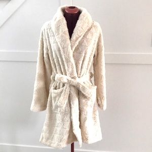 NWT Plush Robe Women’s M/L